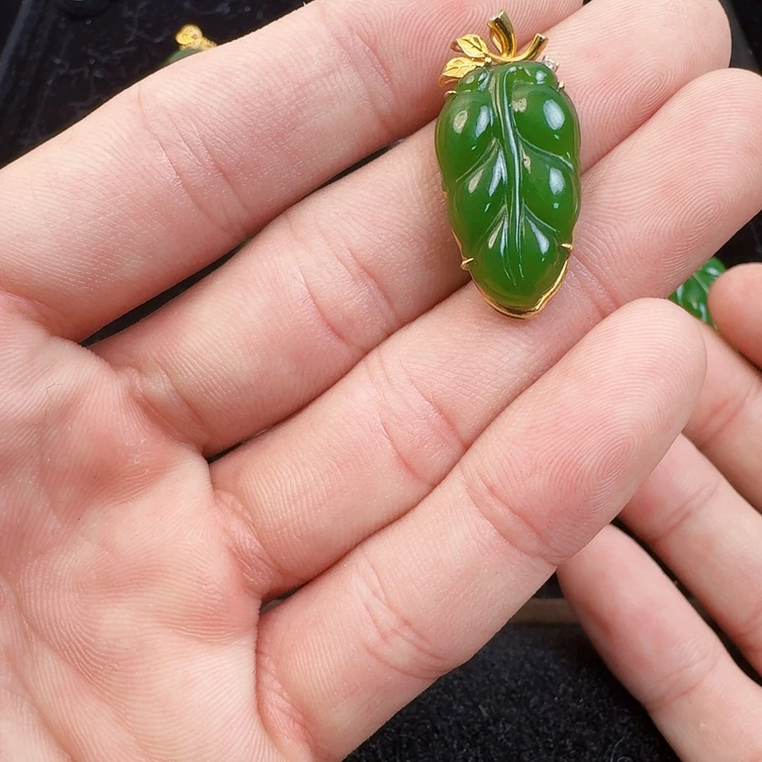 和田玉18K金镶嵌颈饰