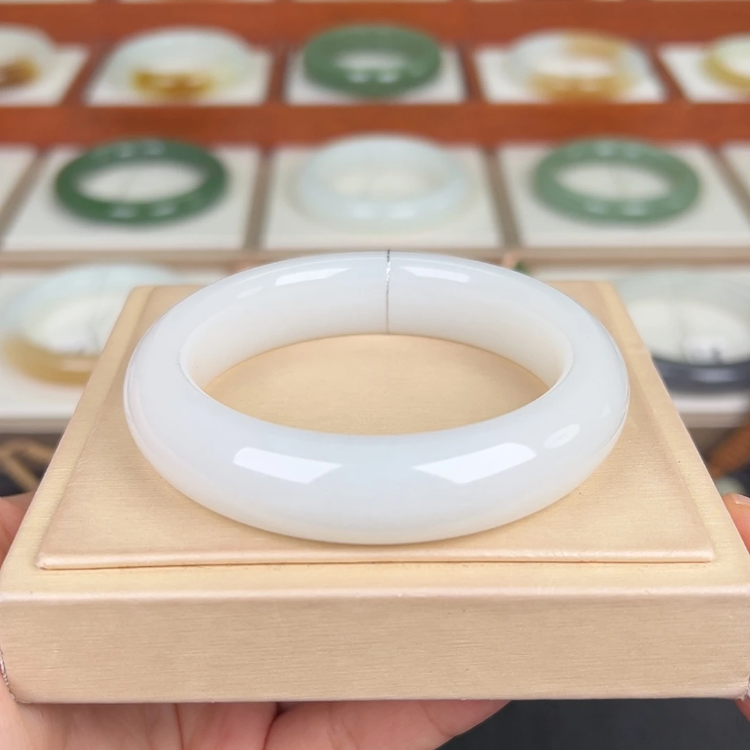 和田玉未镶嵌手镯白镯