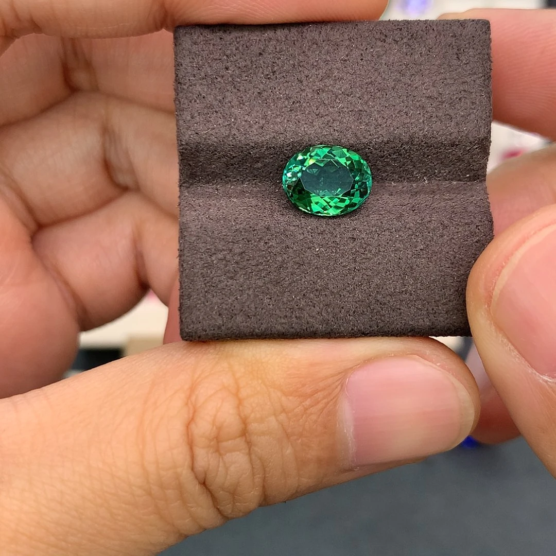碧玺未镶嵌裸石2.19克拉全净森林绿碧玺