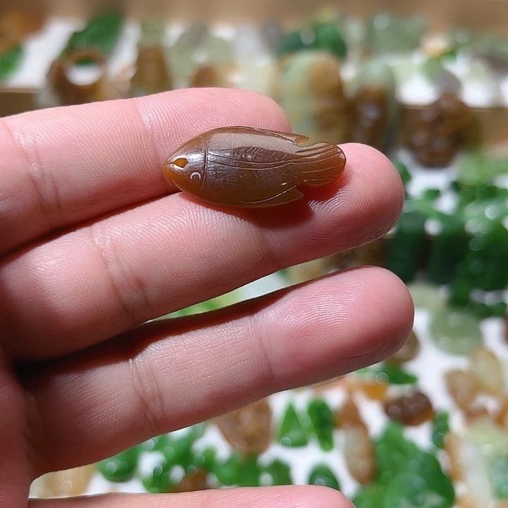 颈饰未镶嵌和田玉（糖玉）