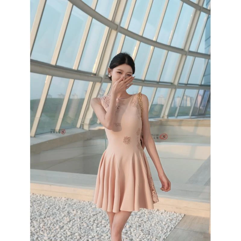 春日部【白茶月光】蕾丝刺绣镂空收腰无袖连衣裙01529