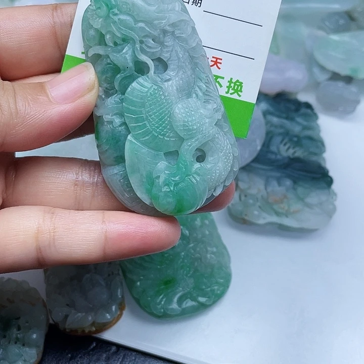 啃****定制翡翠未镶嵌翡翠