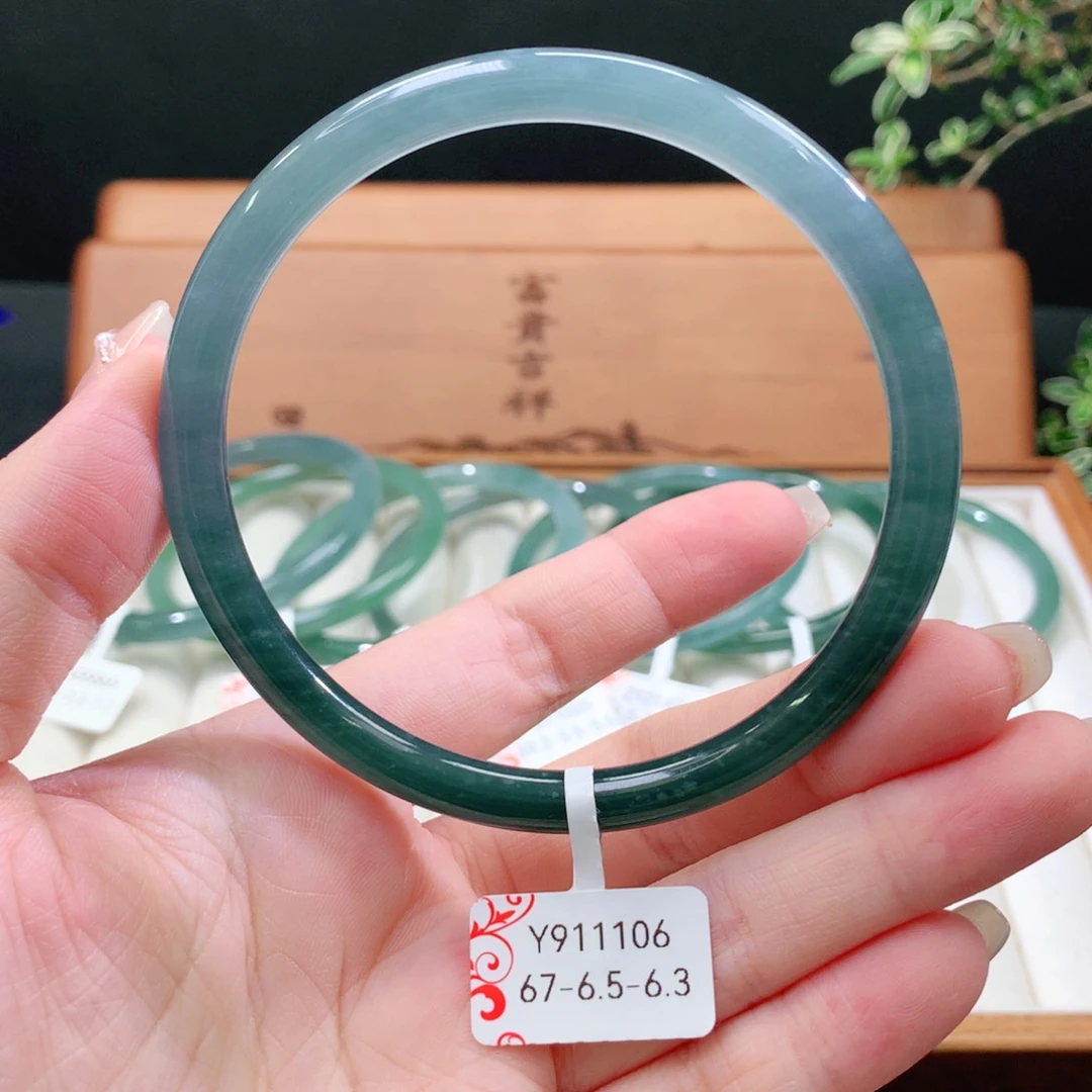 翡翠手镯未镶嵌天然