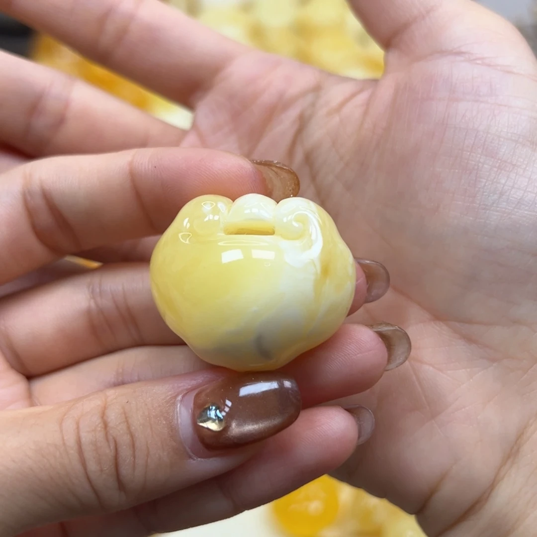 女***巴未镶嵌颈饰琥珀蜜蜡