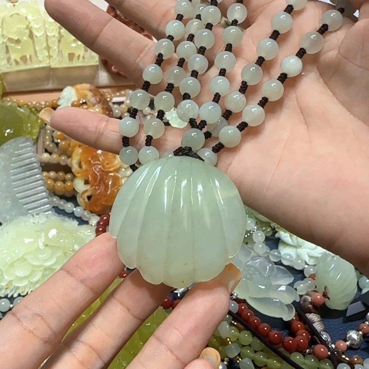 合金蛇纹石玉吊坠