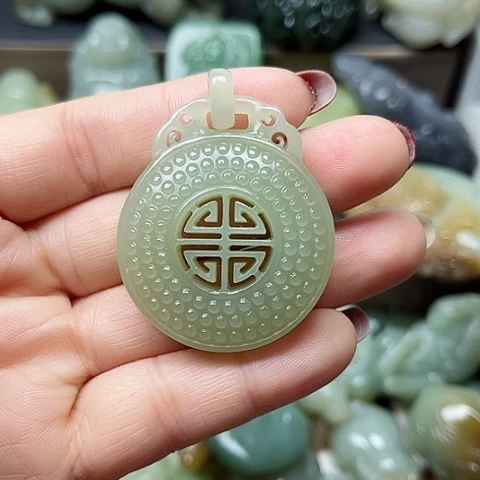 颈饰未镶嵌和田玉