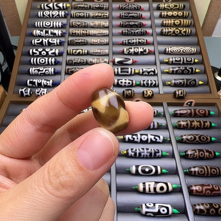 团***吨玛瑙/玉髓未镶嵌颈饰