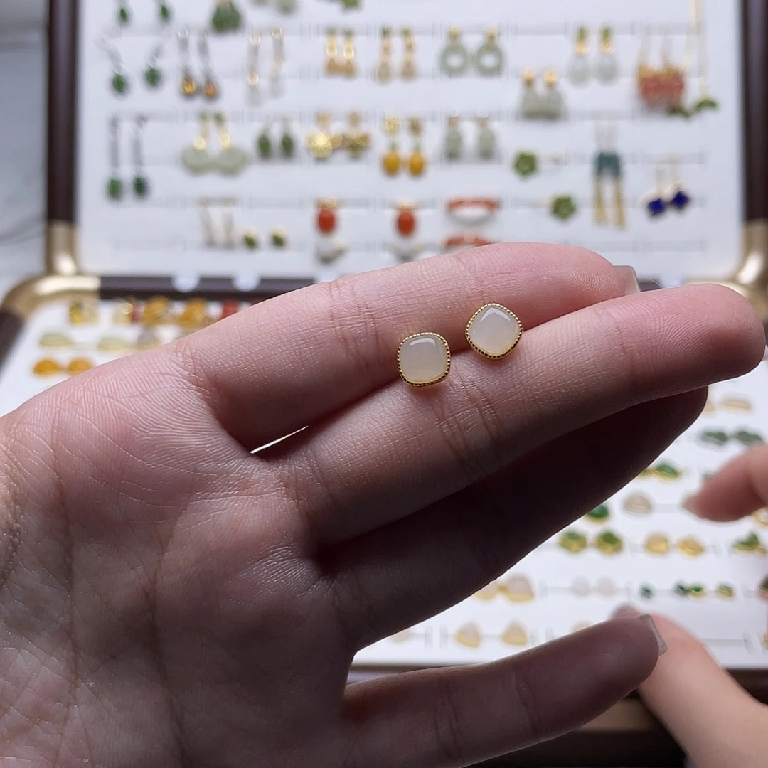 和田玉未镶嵌耳饰