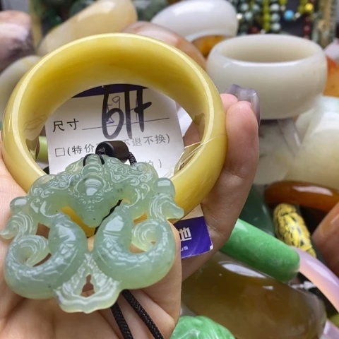 未镶嵌手镯石英质玉