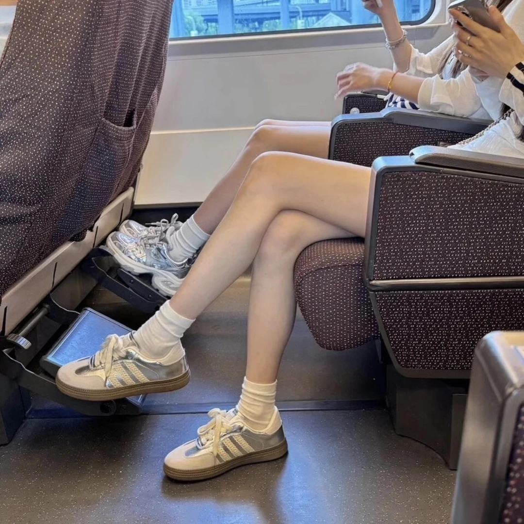 贾不假银色德训鞋女2025新款夏季复古圆头百搭休闲阿甘鞋平底运动