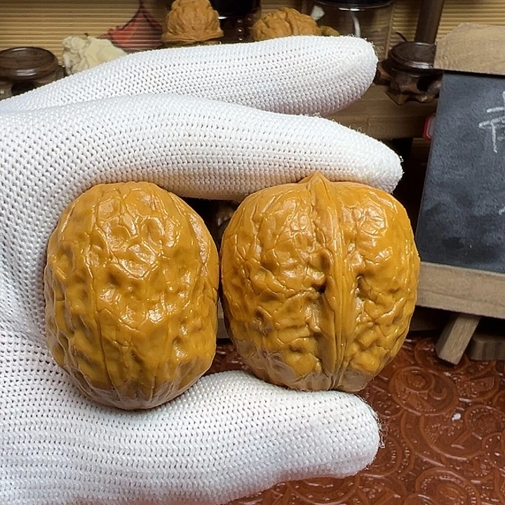 文玩核桃吊坠粗筋瓷娃娃