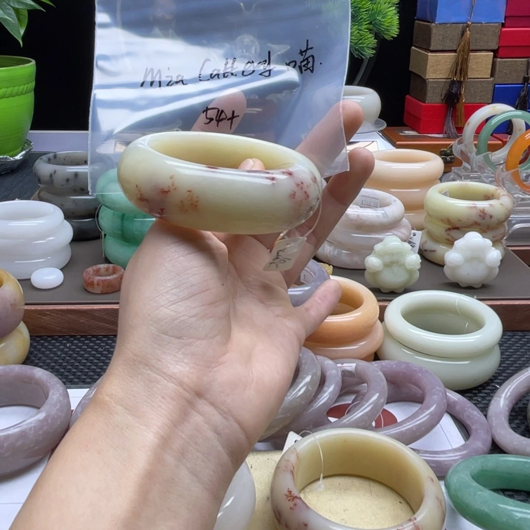 M***喵石英岩玉未镶嵌手镯