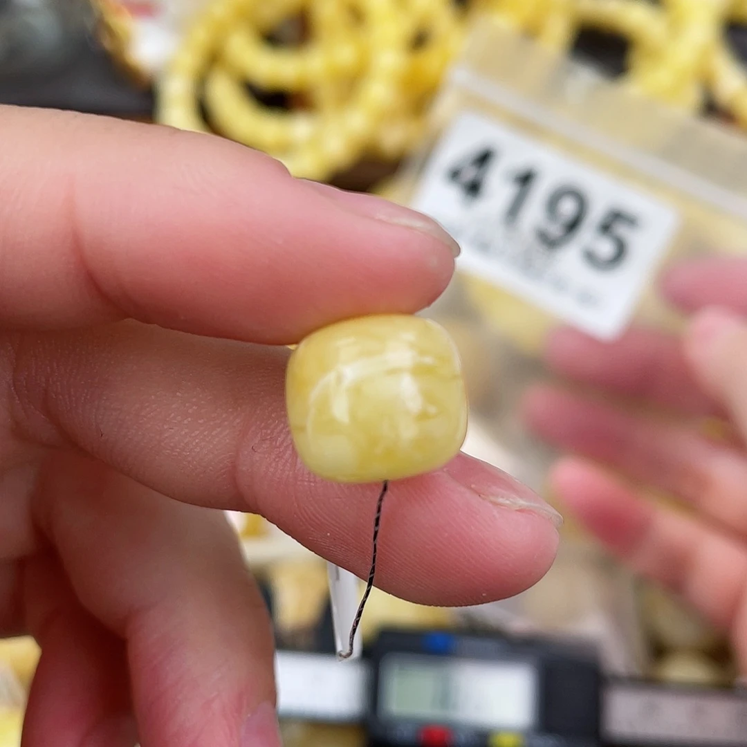 蜜蜡未镶嵌珠宝奇石坑12.4