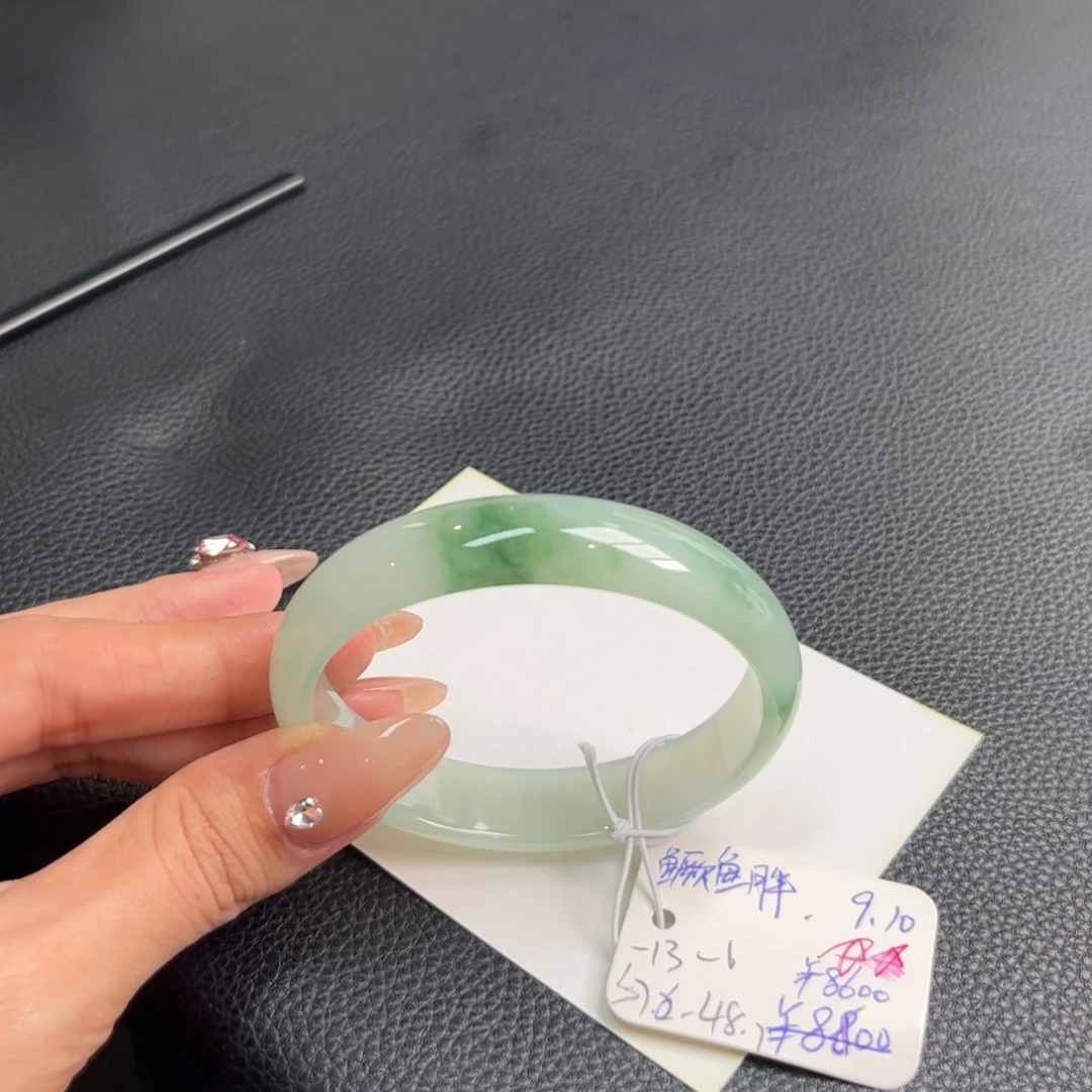 未镶嵌手镯（贵妃镯）翡翠手镯