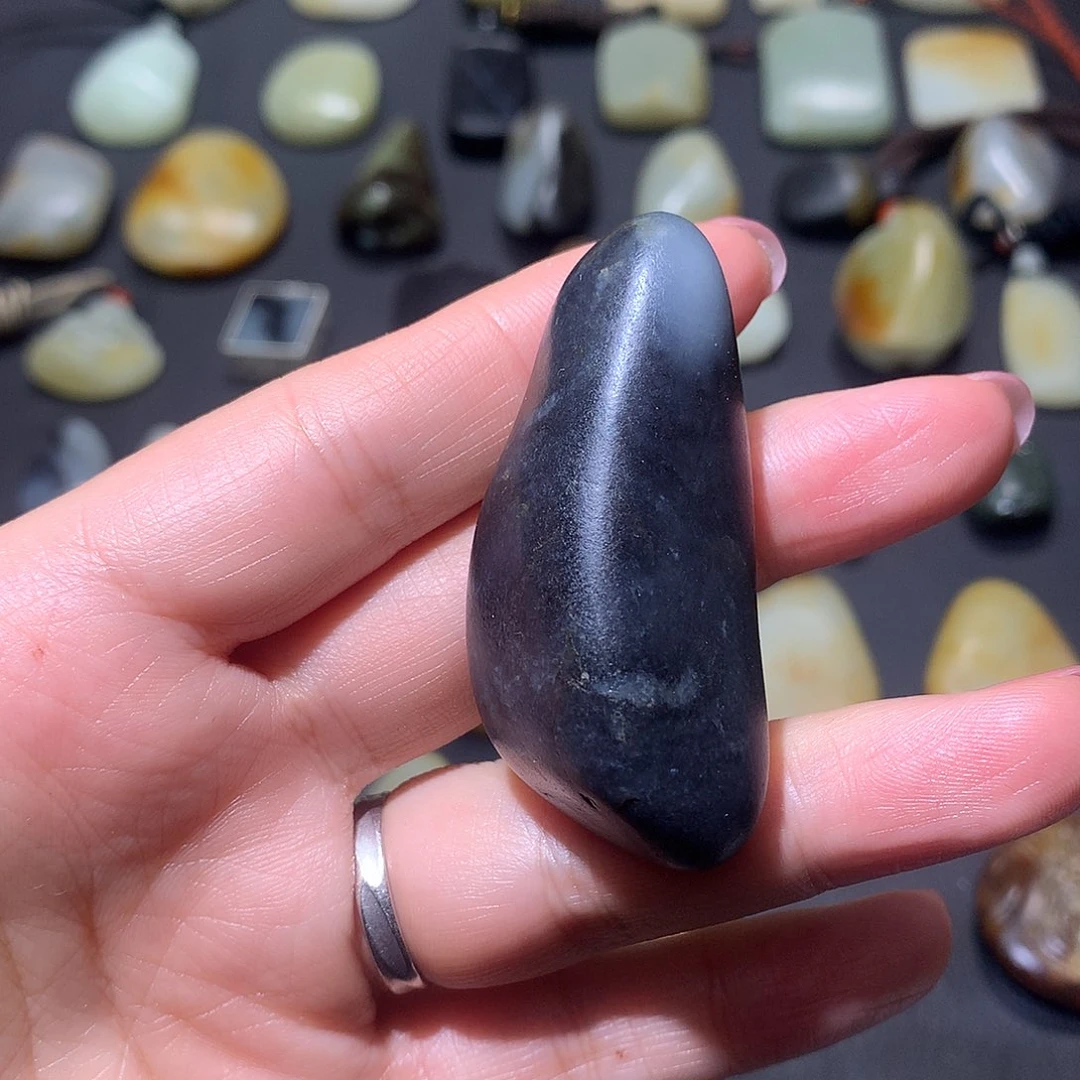 大***子和田玉未镶嵌颈饰