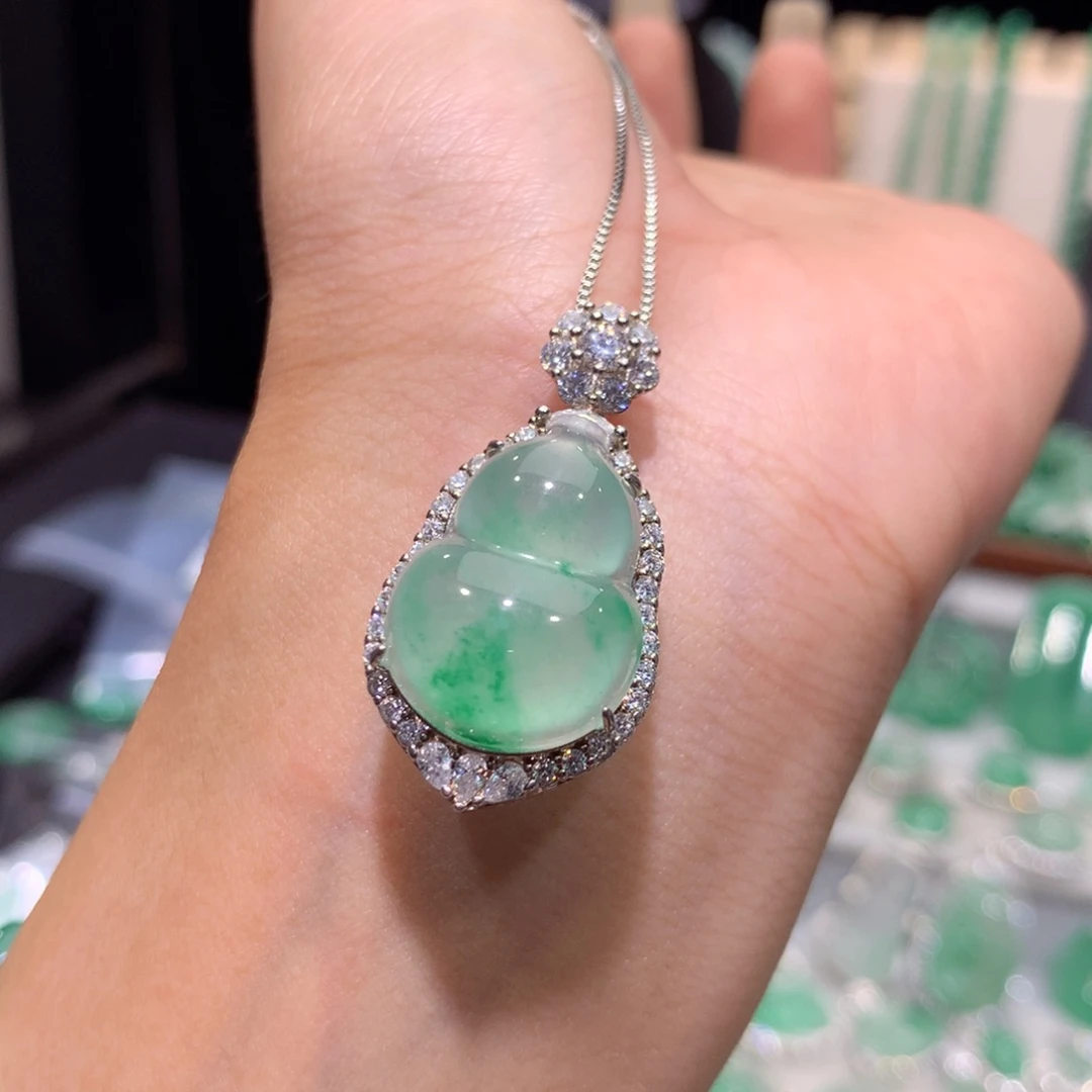 颈饰银S925镶嵌石英质玉（非洲翠）