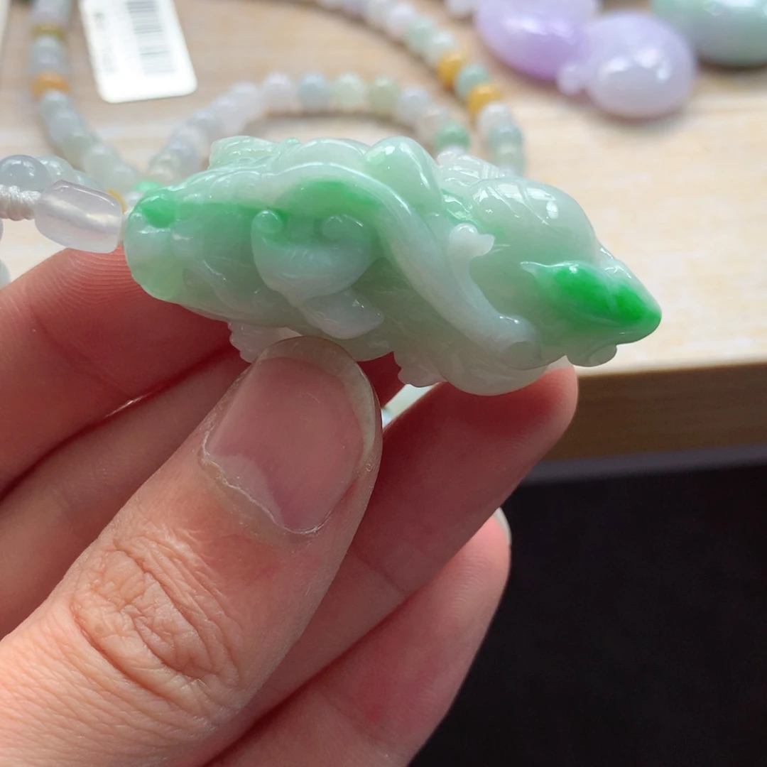 翡翠未镶嵌颈饰吊坠