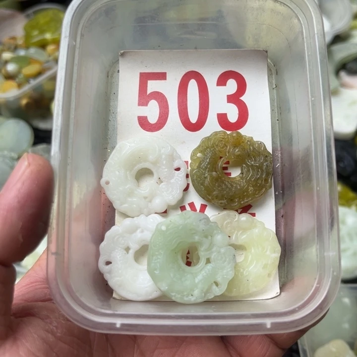 蛇纹石玉未镶嵌吊坠