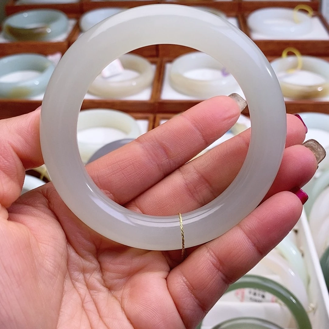 和田玉手镯未镶嵌56.6