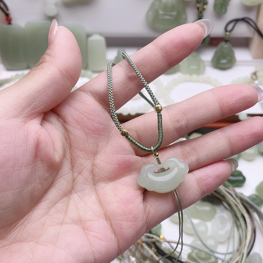 和田玉未镶嵌颈饰25m m