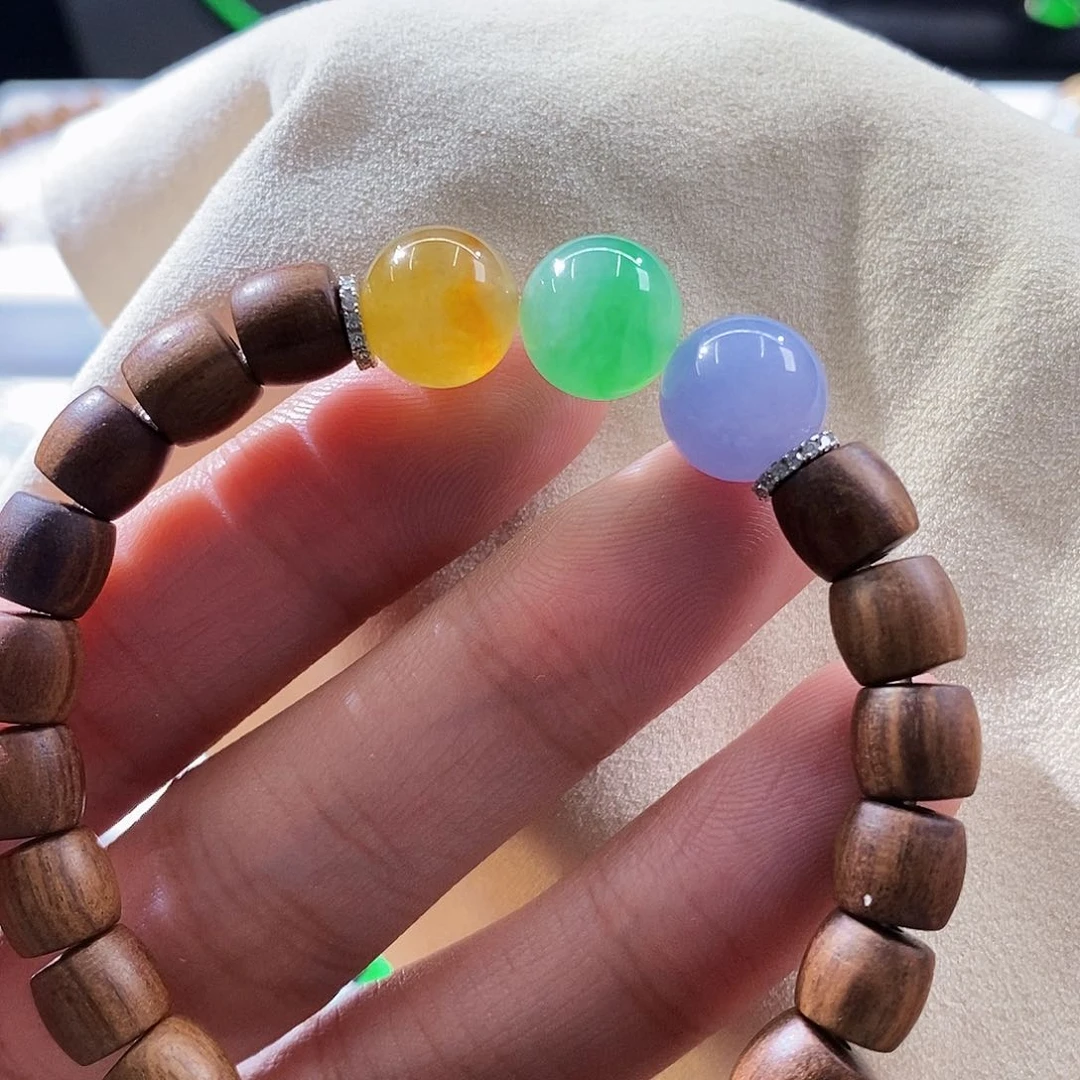 翡翠散珠一手三彩