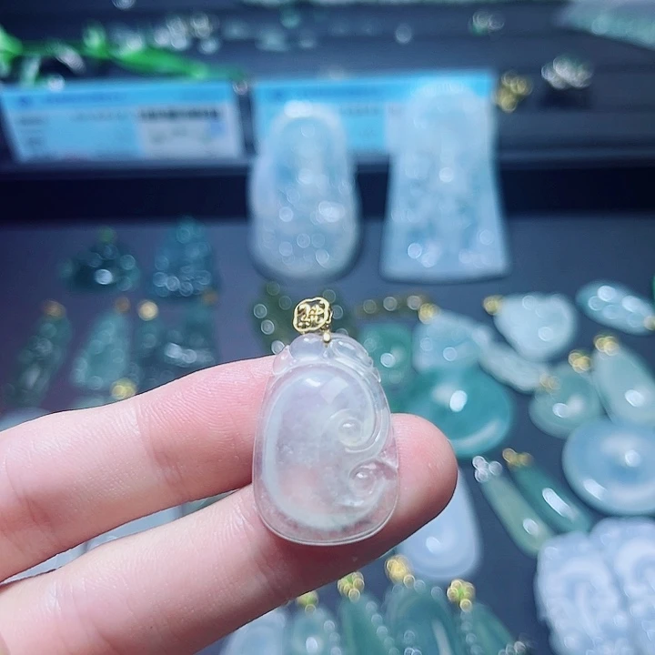 颈饰18K金镶嵌翡翠翡翠