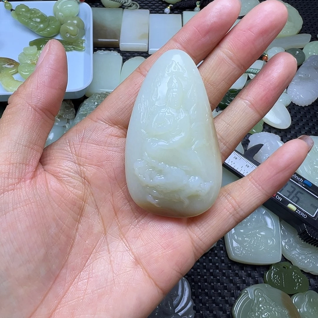 和田玉未镶嵌颈饰卡62