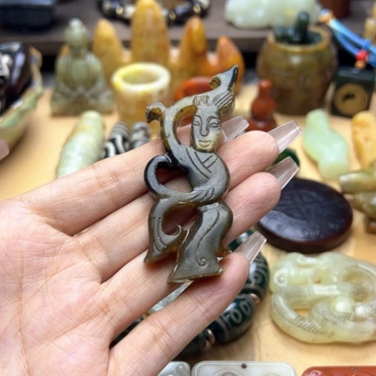 蛇纹石玉未镶嵌颈饰