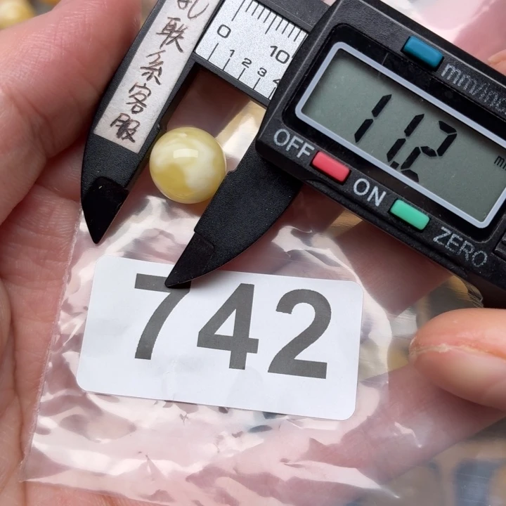 吧***风裸石蜜蜡未镶嵌蜜蜡