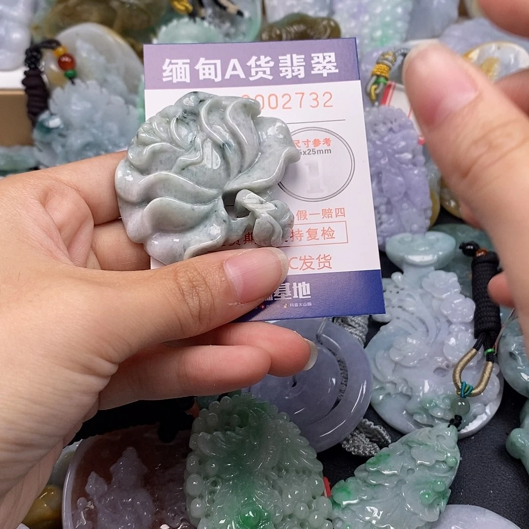 吊坠(不含链)未镶嵌翡翠