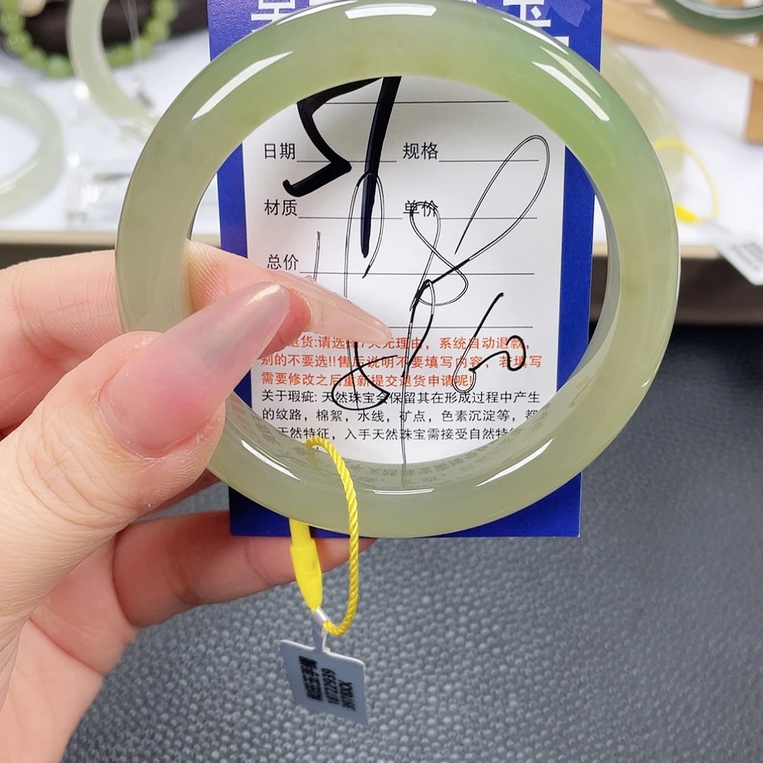 和田玉未镶嵌手镯