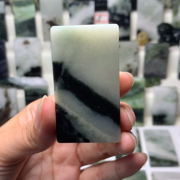 独山玉未镶嵌颈饰