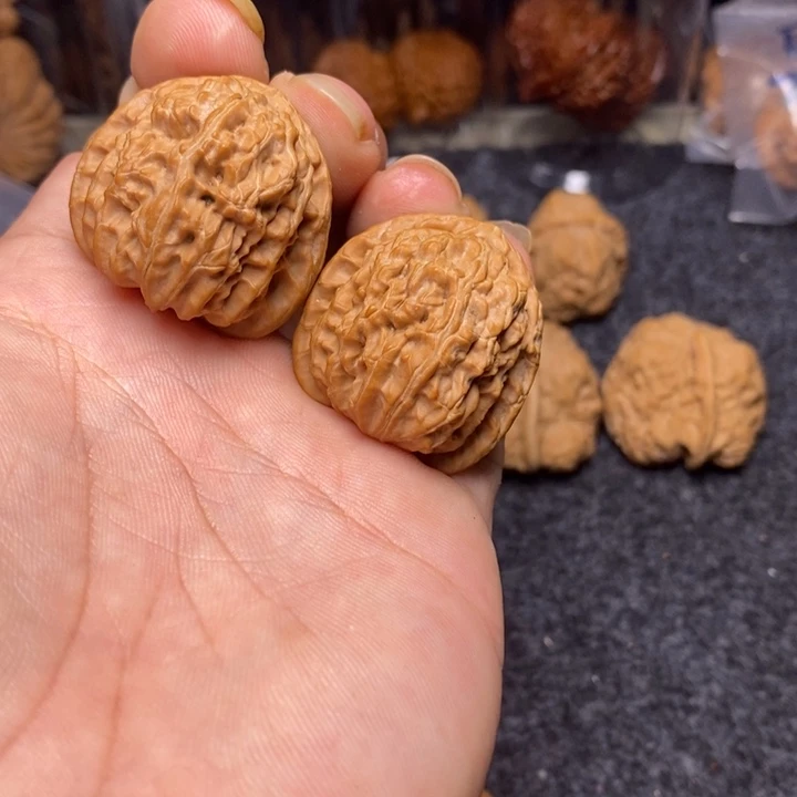 文玩核桃吊坠33白狮子