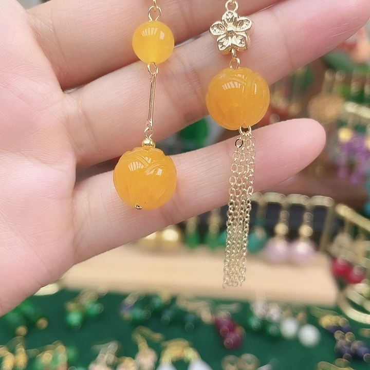 石英质玉合金耳饰