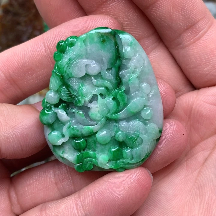 翡翠未镶嵌颈饰行***间翡翠