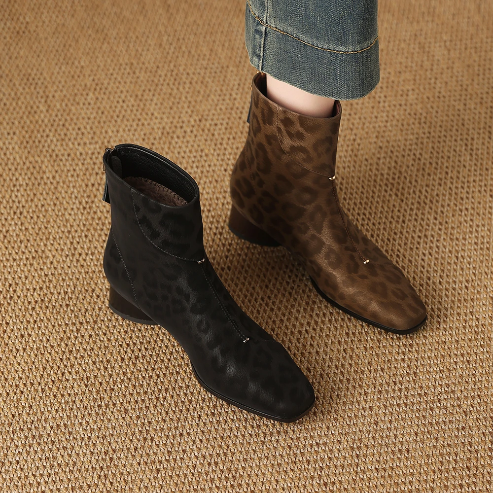 1863-16冬季加绒女短靴2024新款豹纹中跟短筒靴中年妈妈鞋靴子