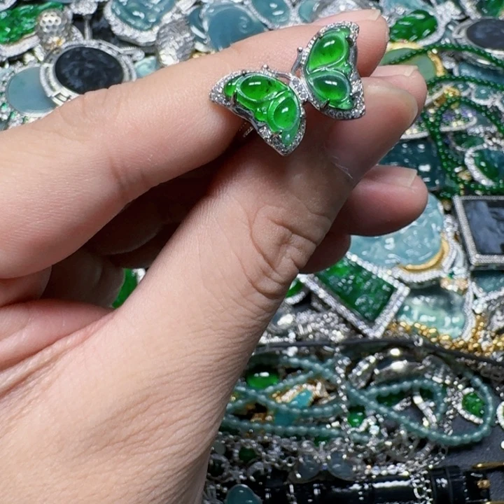 翡翠未镶嵌颈饰天然A货翡翠放漏