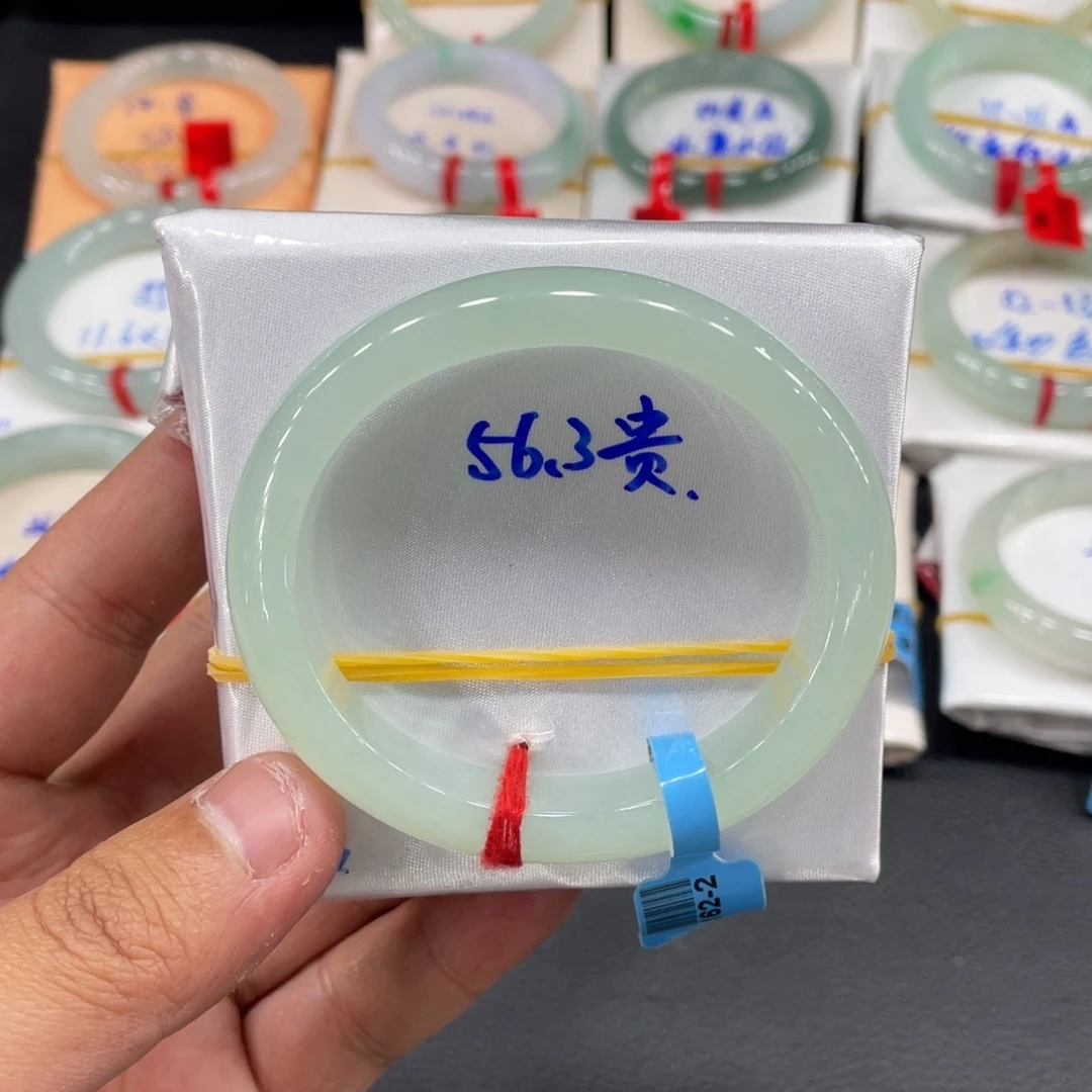 翡翠手镯未镶嵌缅甸翡翠