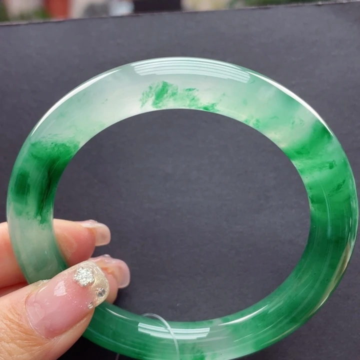 未镶嵌手镯石英质玉