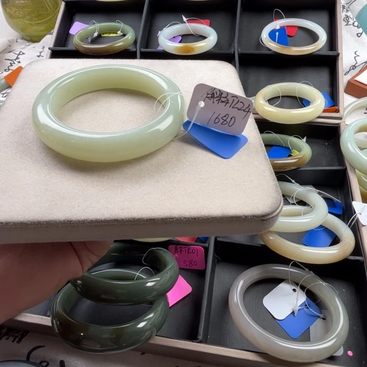 未镶嵌手镯和田玉玲珑美镯57.2