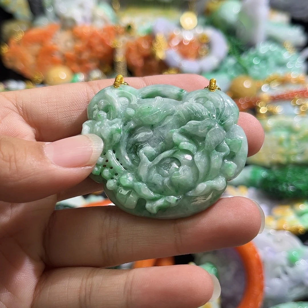 翡翠未镶嵌颈饰待编织