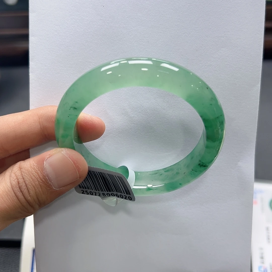 石英质玉（非洲翠）未镶嵌手镯