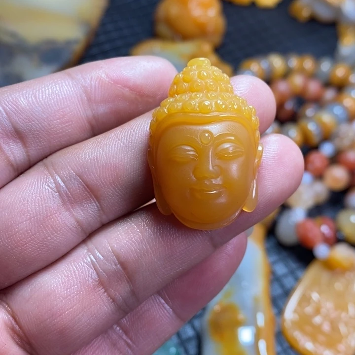 石英质玉（黄龙玉）未镶嵌颈饰