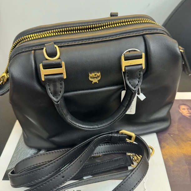 95新 MCM 大麦中古/mcm黑色波士顿斜挎/斜挎