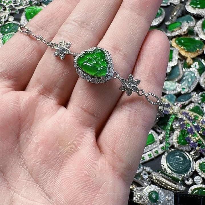 翡翠颈饰未镶嵌天然A货翡翠放漏