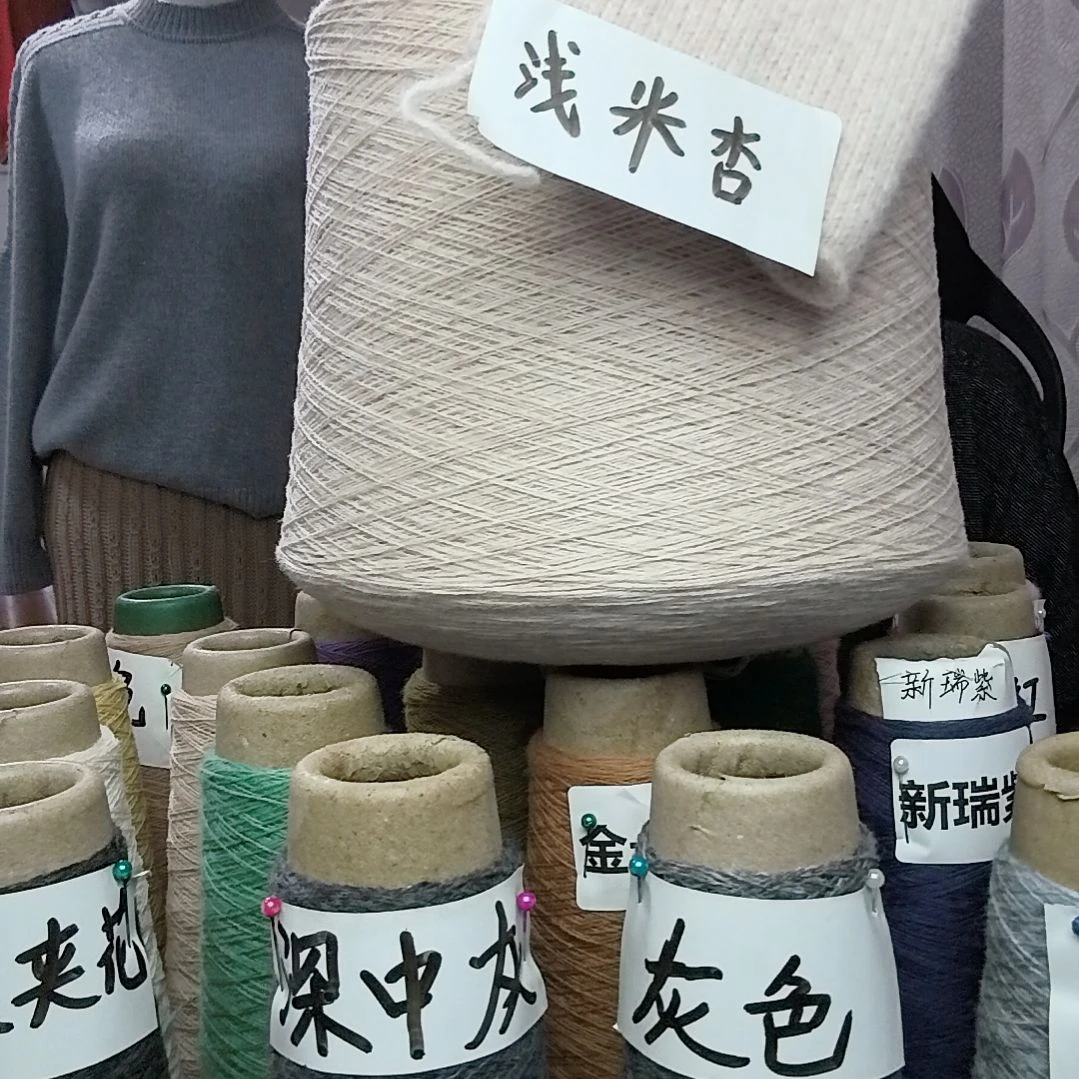 羊毛带桶1000克，纸管50克。浅米杏色羊毛线一桶