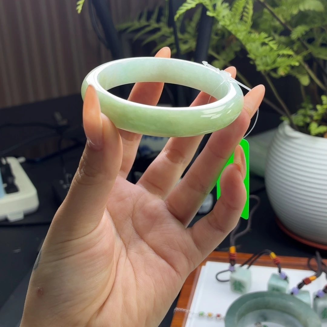 未镶嵌手镯翡翠手镯
