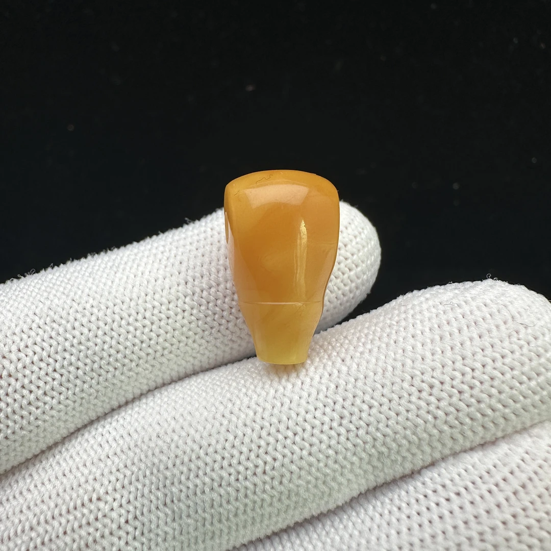 Z1581天然原矿蜜蜡 鸡油红三通 11*19.2mm 100克价