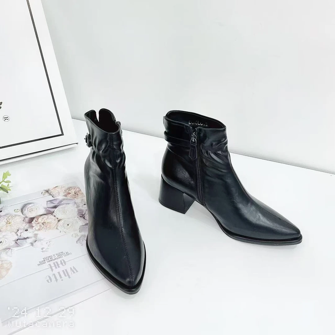 59-15B  冬季新款时尚百搭粗跟尖头短靴加绒