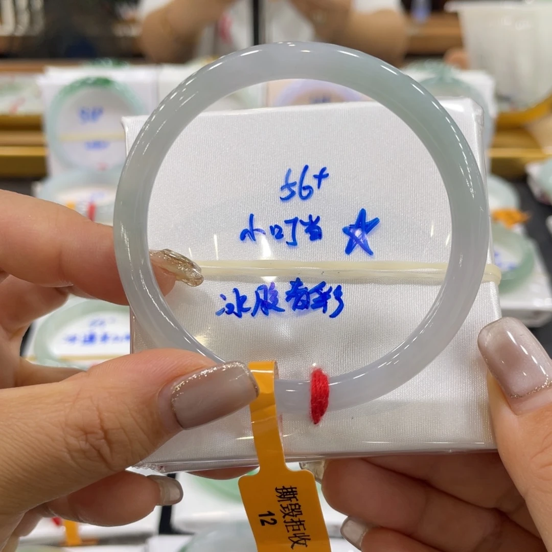 翡翠手镯未镶嵌翡翠